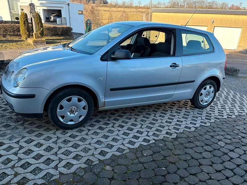 Gebraucht VW Polo 64 PS (47 kW) 2003 Silber Kleinwagen