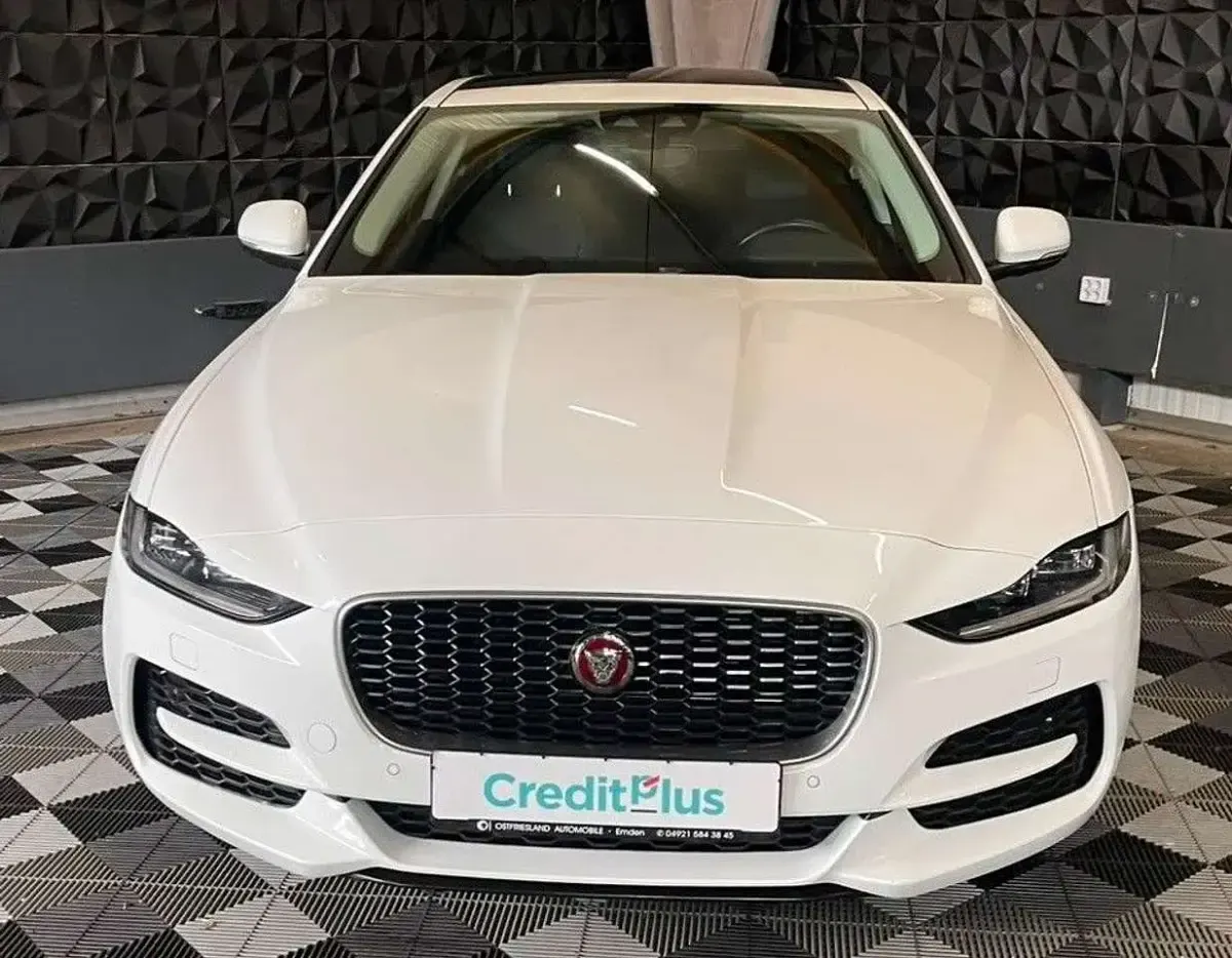 Gebraucht Jaguar XE SE 250 PS (183 kW) 2020 Weiß Limousine