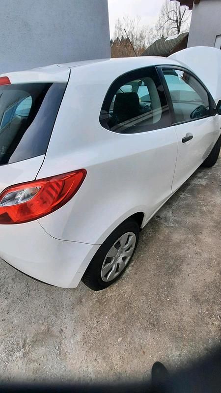 Gebraucht Mazda 2 75 PS (55 kW) 2012 Weiß Kleinwagen