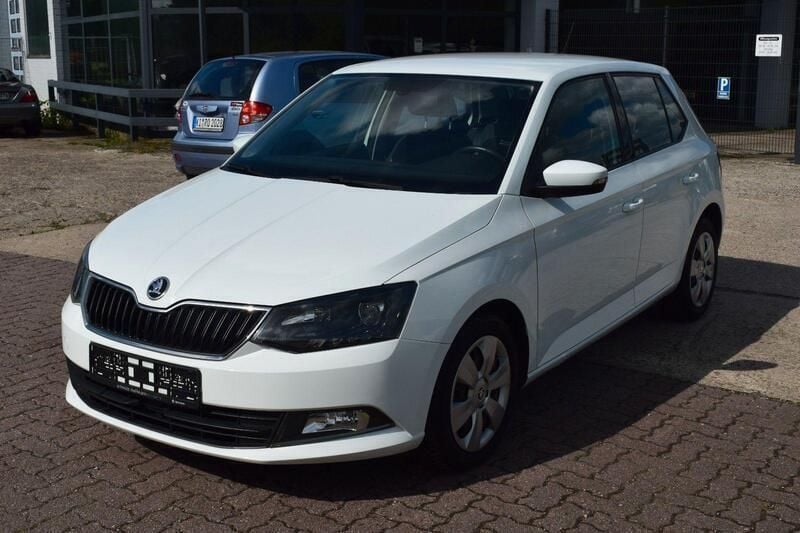 Weiß Gebraucht 2015 Skoda Fabia Ambition Kleinwagen | 7.998 € (Superpreis) - Bild 1/4