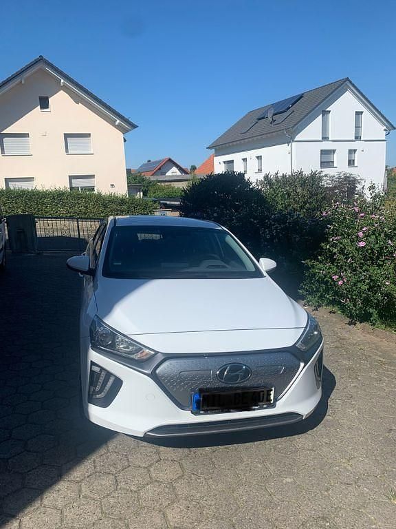 Weiß Gebraucht 2022 Hyundai Ioniq 6 Limousine | 16.950 € (Fairer Preis) - Bild 1/4