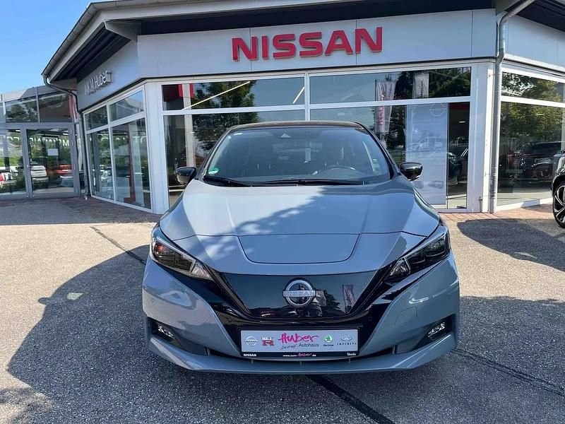 Gebraucht Nissan Leaf Tekna 110 kW (150 PS) 2023 Grau Kleinwagen