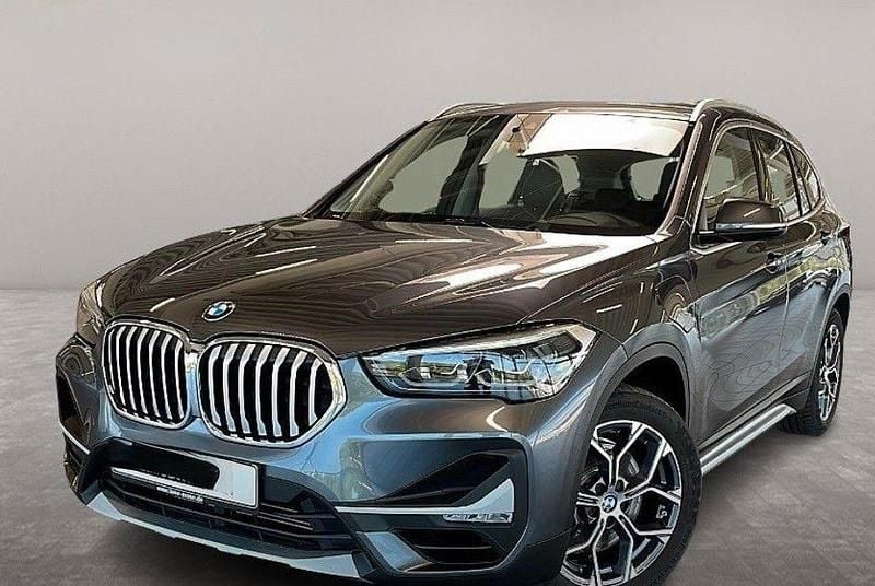 Grau Gebraucht 2021 BMW X1 xLine SUV | 22.800 € (Guter Preis) - Bild 1/4