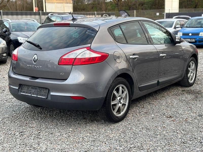 Gebraucht Renault Mégane Luxe 131 PS (96 kW) 2012 Grau Limousine