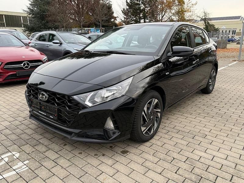 Gebraucht Hyundai i20 101 PS (74 kW) 2023 Schwarz Kleinwagen