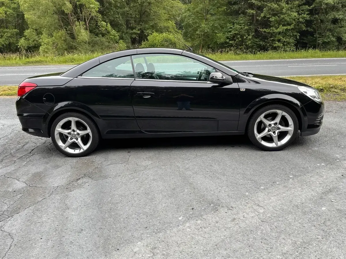 Gebraucht Opel Astra 140 PS (102 kW) 2009 Schwarz Cabrio