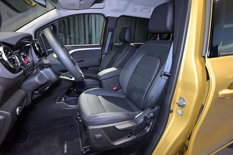 Gebraucht Mercedes T180 Progressive 131 PS (96 kW) 2024 Limonitgelb metallic Van / Kleinbus