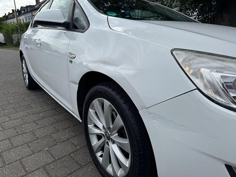 Second-hand Opel Astra 87 CP (63 kW) 2012 Alb Hatchback