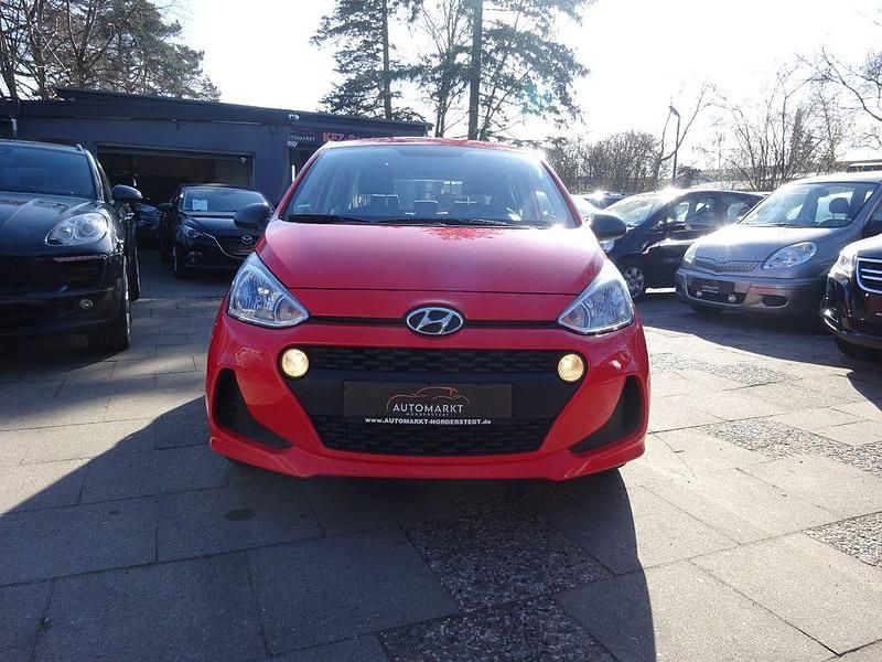 Gebraucht Hyundai i10 Pure 67 PS (49 kW) 2018 Rot Kleinwagen