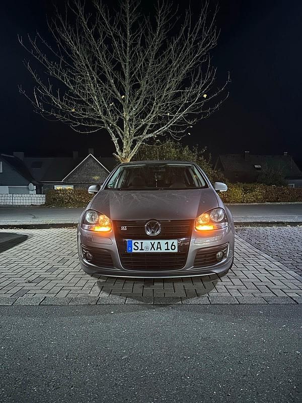 Grau Gebraucht 2008 VW Golf V GT Limousine | 3.550 € (Fairer Preis) - Bild 1/4