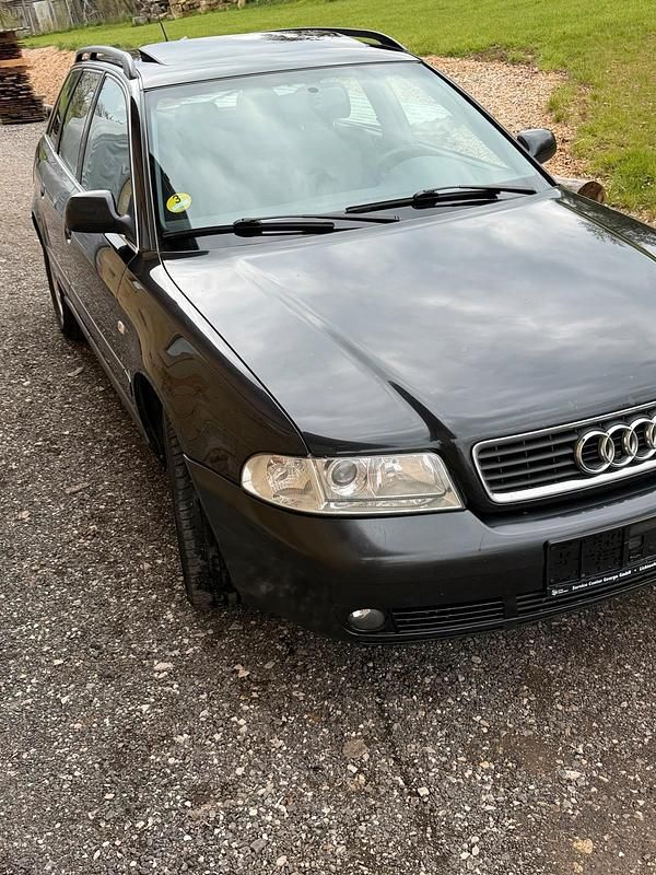 Usata Audi A4 150 CV (110 kW) 1999 Nero Station wagon