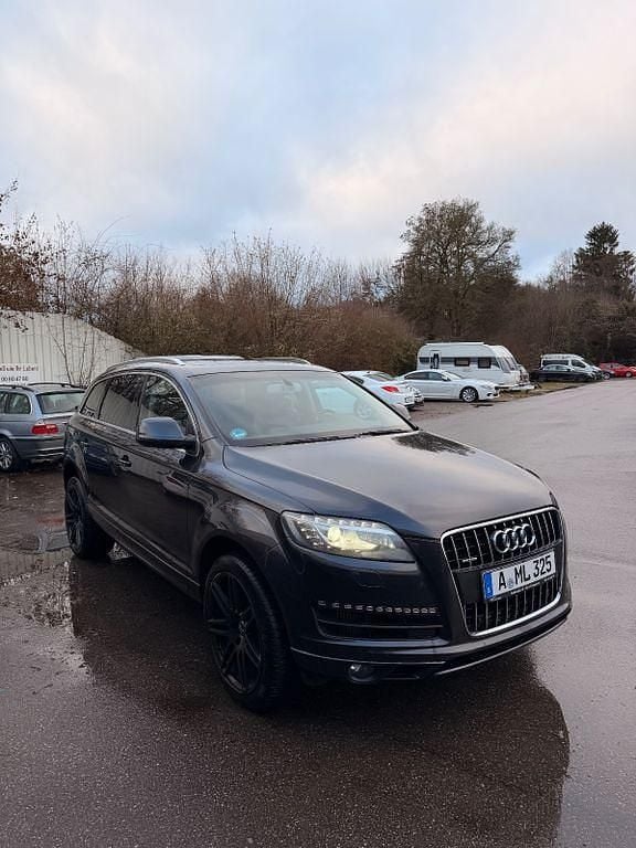 Grau Gebraucht 2012 Audi Q7 Comfort SUV | 16.900 € (Guter Preis) - Bild 1/4
