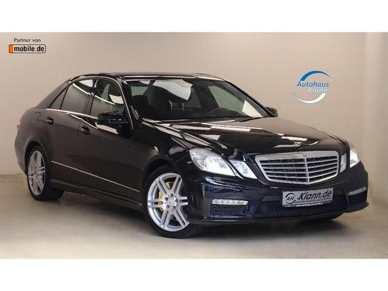 Obsidianschwarz (metallic) Gebraucht 2010 Mercedes E500 AMG Limousine | 17.999 € (Fairer Preis) - Bild 1/4
