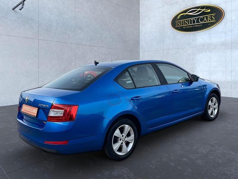 Gebraucht Skoda Octavia Elegance 140 PS (102 kW) 2013 Blau Limousine