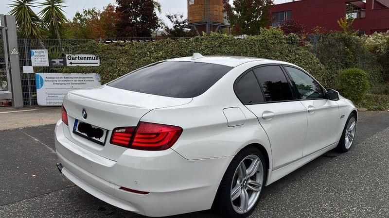 Weiß Gebraucht 2011 BMW 523 Limousine | 13.450 € - Bild 1/4