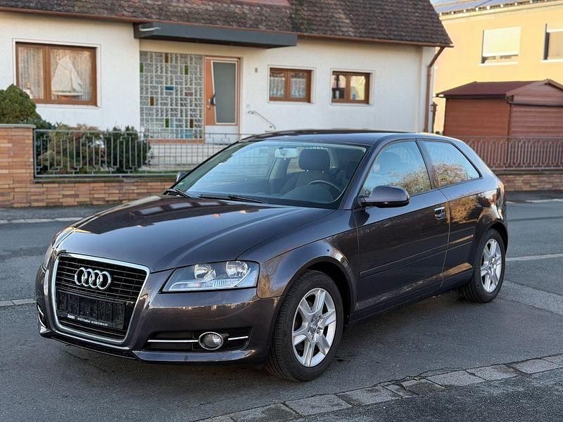 Gebraucht Audi A3 Attraction 105 PS (77 kW) 2012 Grau Limousine