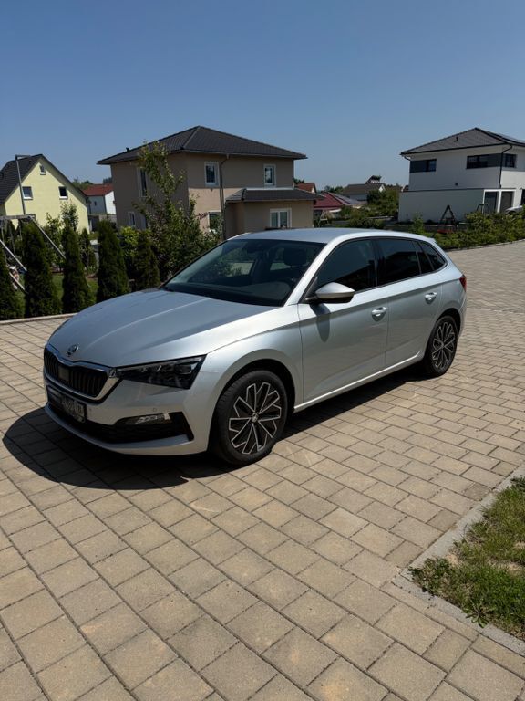 Silber Gebraucht 2020 Skoda Scala Style Kleinwagen | 17.100 € (Fairer Preis) - Bild 1/4