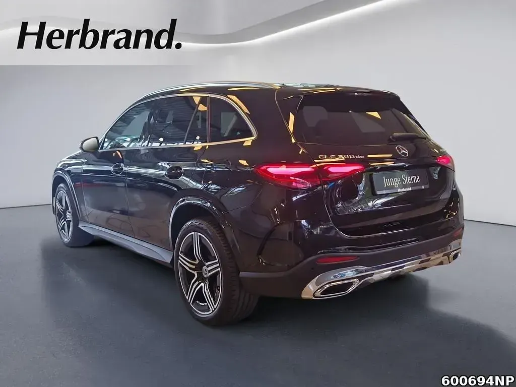 Gebraucht Mercedes GLC300de AMG 333 PS (244 kW) 2025 Schwarz SUV