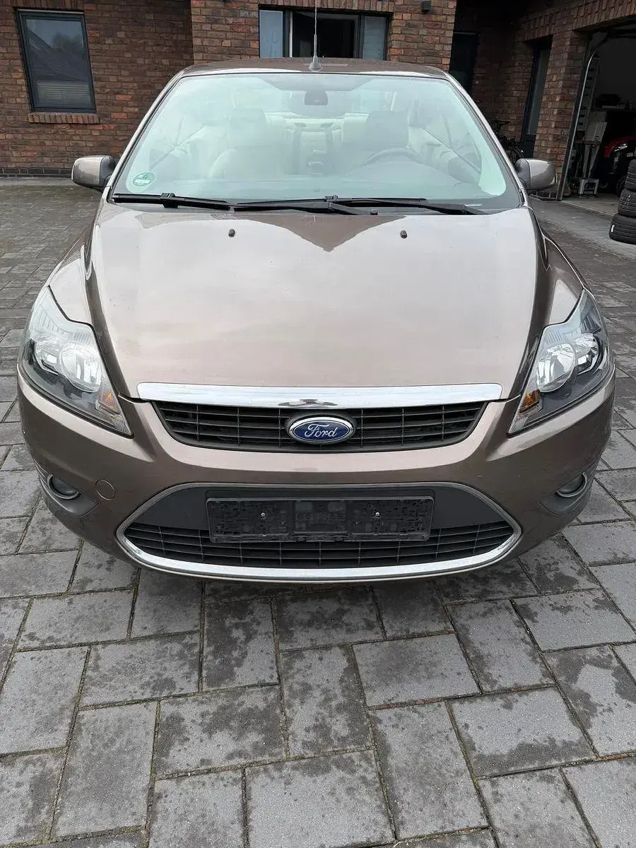 Gebraucht Ford Focus Cabriolet Titanium 145 PS (106 kW) 2009 Braun Cabrio
