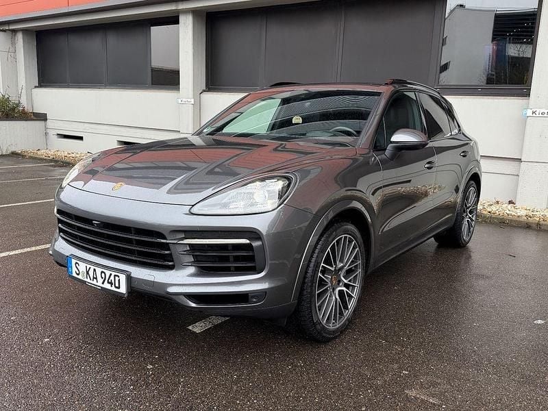 Grau Gebraucht 2018 Porsche Cayenne S Chrono SUV | 51.940 € (Fairer Preis) - Bild 1/4