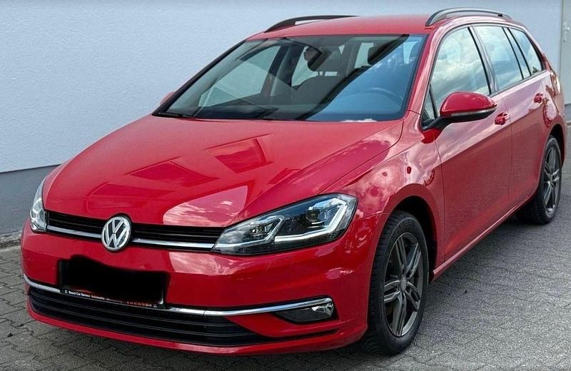 Rot Gebraucht 2018 VW Golf VII Comfortline Kombi | 10.900 € (Guter Preis) - Bild 1/4