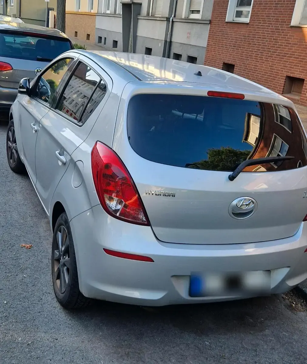 Gebraucht Hyundai i20 86 PS (63 kW) 2014 Grau Kleinwagen