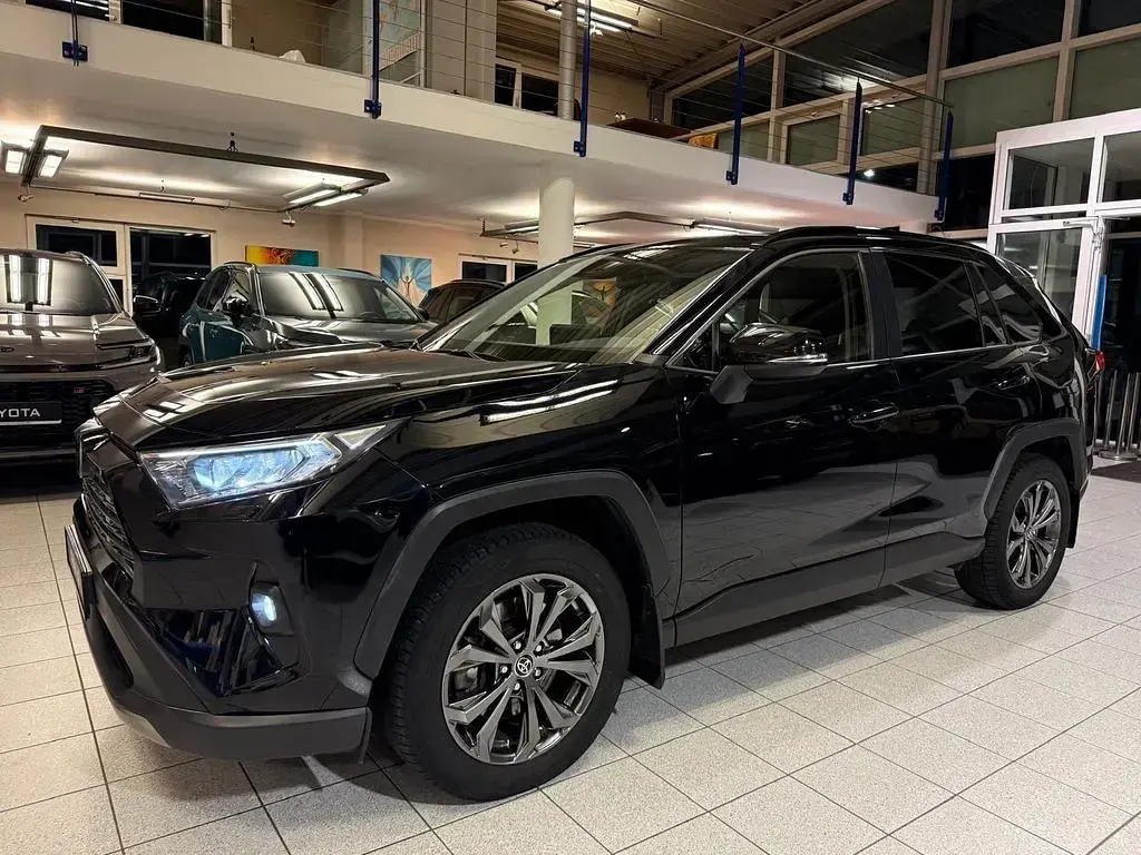 Gebraucht Toyota RAV4 175 PS (128 kW) 2023 Schwarz SUV