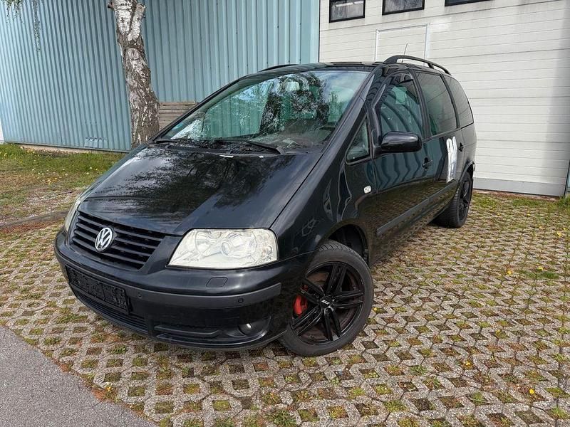 Second-hand VW Sharan 116 CP (85 kW) 2002 Negru Monovolum