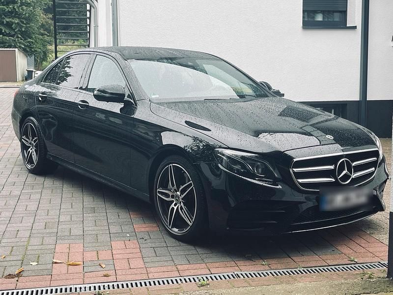 Schwarz Gebraucht 2019 Mercedes E350 Limousine | 29.999 € (Fairer Preis) - Bild 1/2
