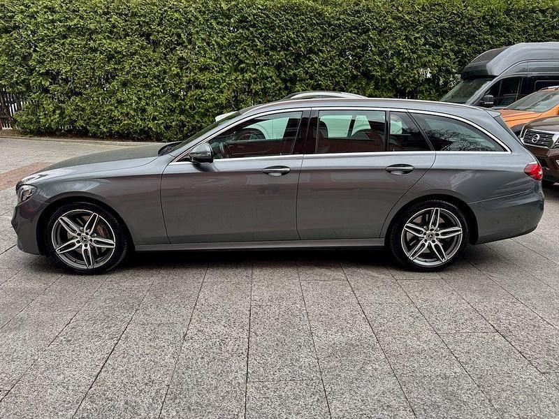 Grau Gebraucht 2018 Mercedes E400 AMG line Limousine | 24.980 € (Superpreis) - Bild 1/4