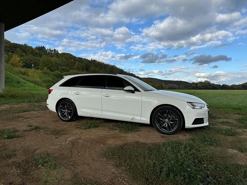 Weiß Gebraucht 2017 Audi A4 Kombi | 14.000 € (Fairer Preis) - Bild 1/4