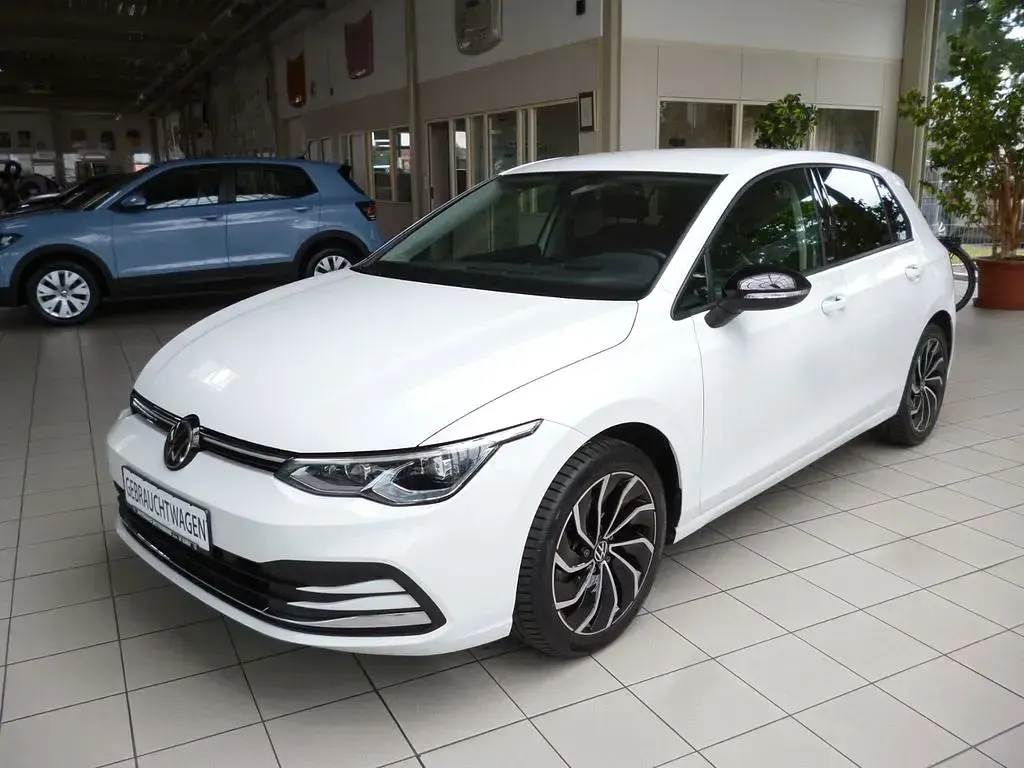 Gebraucht VW Golf VIII Move 150 PS (110 kW) 2023 Weiß Limousine