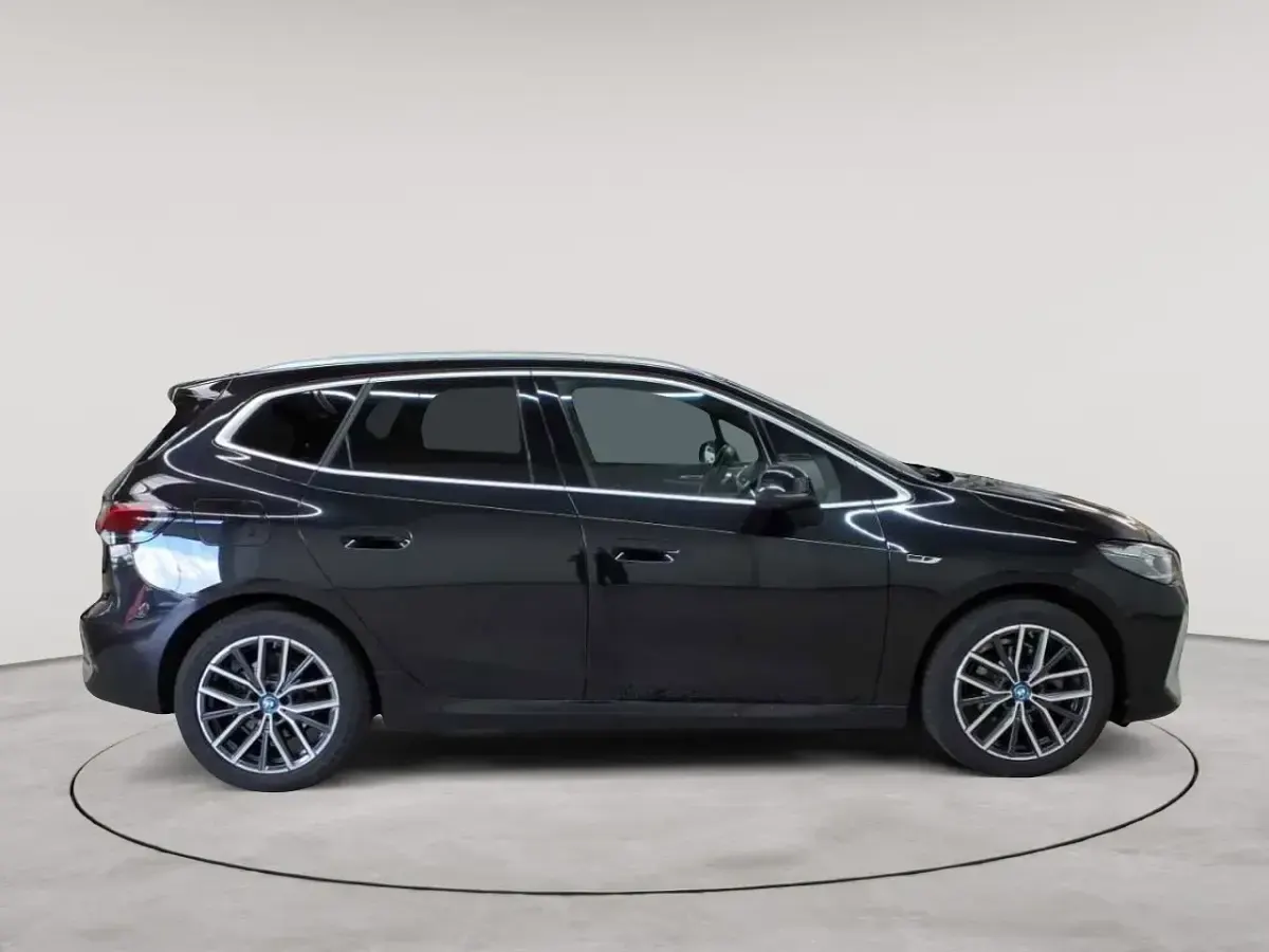 Gebraucht BMW 225 Active Tourer Performance 136 PS (100 kW) 2022 Saphirschwarz metallic Van / Kleinbus