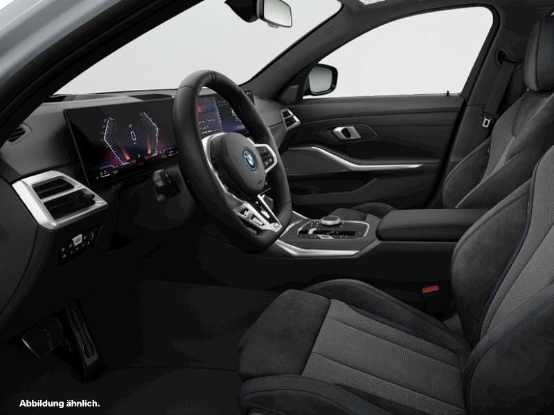 Grau Gebraucht 2025 BMW 330e Kombi | 50.400 € - Bild 1/2