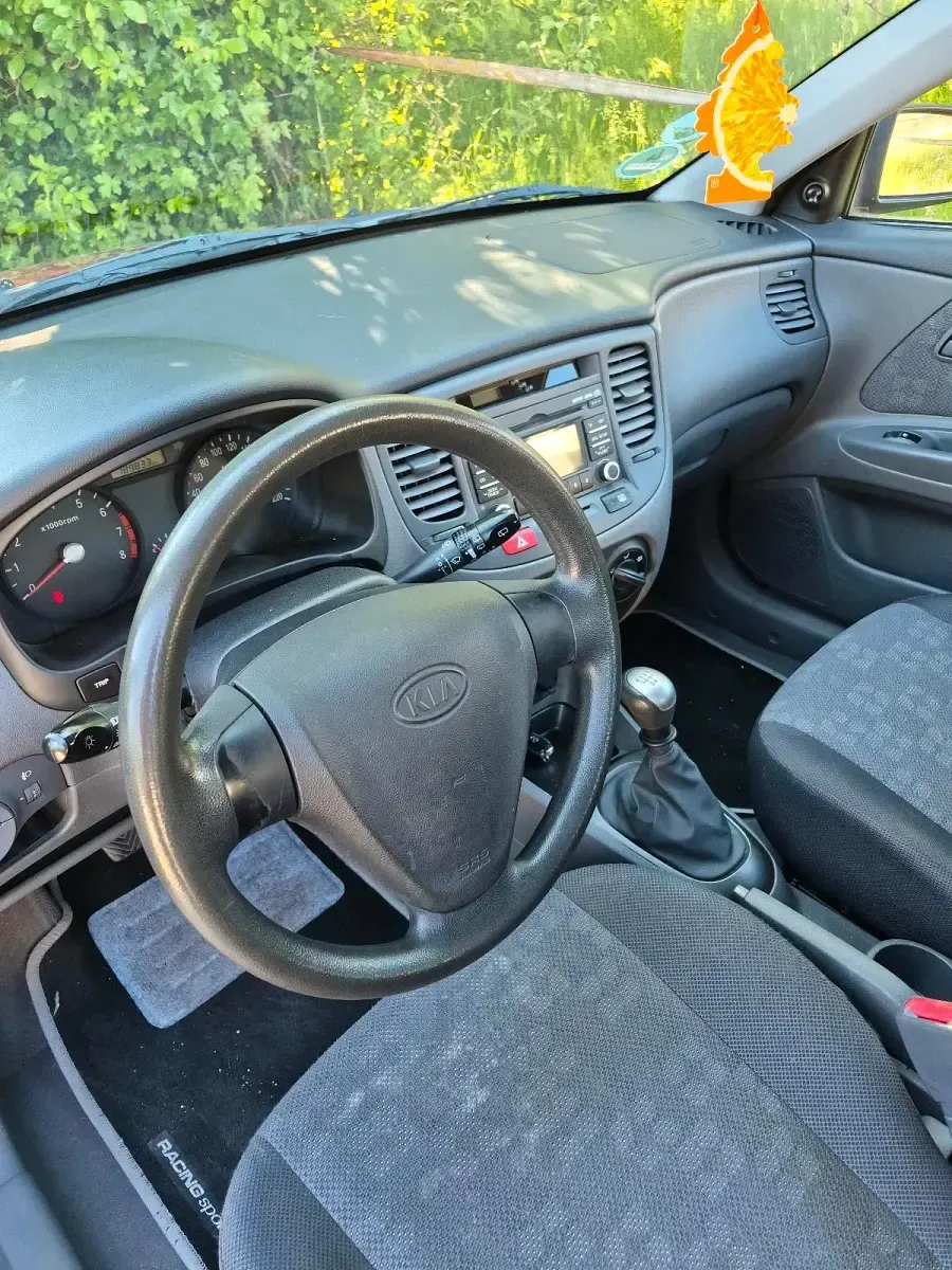 Używany Kia Rio 94 KM (69 kW) 2009 Czerwony Hatchback