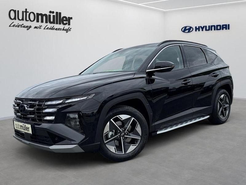 Schwarz Neu 2025 Hyundai Tucson Trend SUV | 37.822 € (Fairer Preis) - Bild 1/4