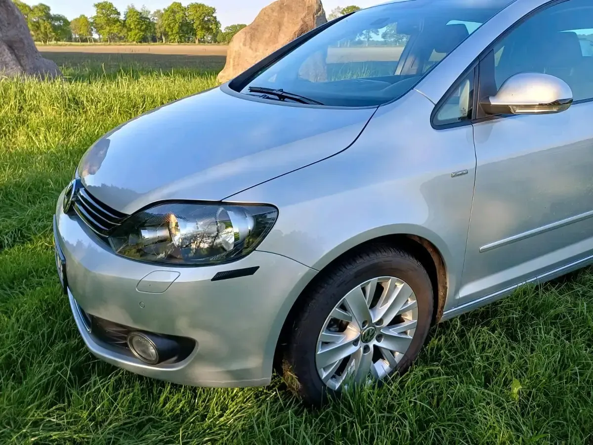 Second-hand VW Golf VII 105 CP (77 kW) 2013 Argintiu Berlinǎ