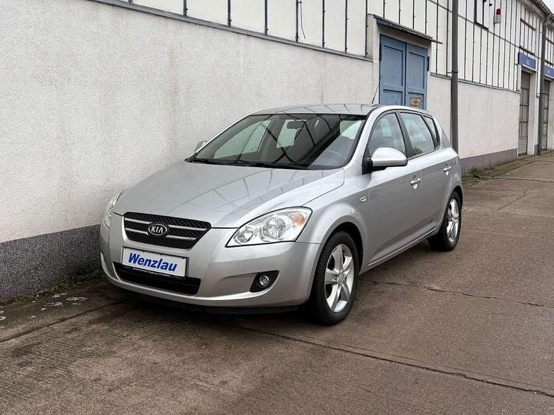 Gebraucht Kia Ceed Style 109 PS (80 kW) 2008 Silber Kleinwagen