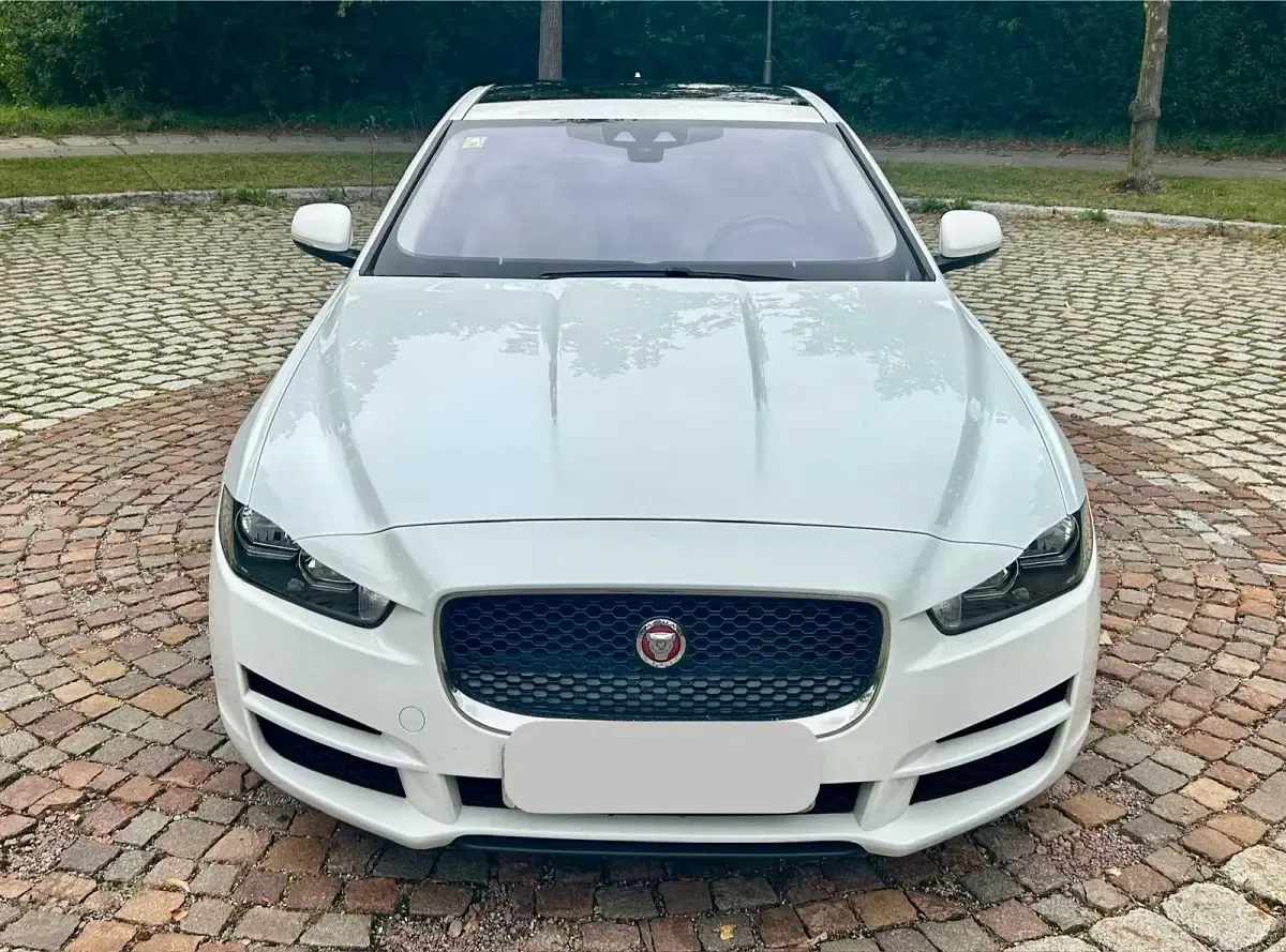 Gebraucht Jaguar XE 132 PS (97 kW) 2017 Weiß Limousine