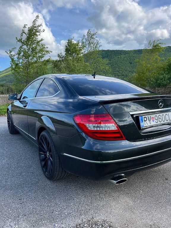 Schwarz Gebraucht 2012 Mercedes 220 | 11.900 € (Teuer) - Bild 1/4