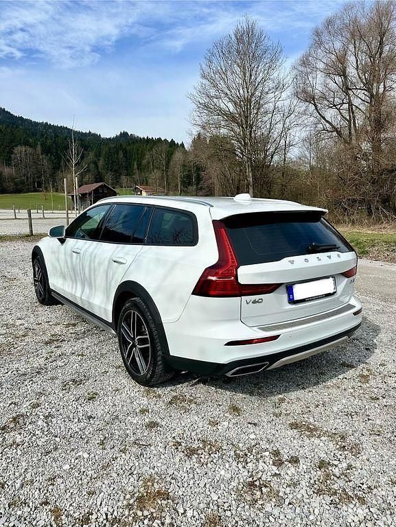 Gebraucht Volvo V60 CC 190 PS (139 kW) 2019 Weiß Kombi