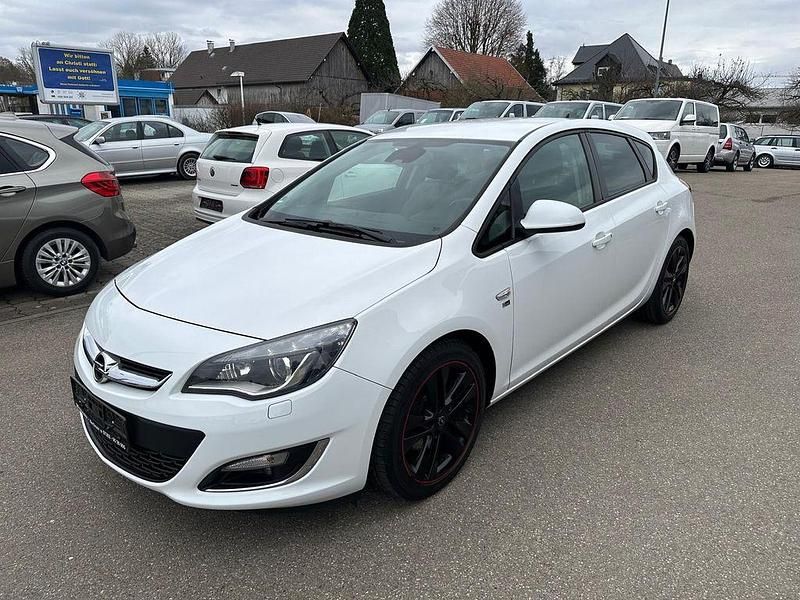 Gebraucht Opel Astra 131 PS (96 kW) 2013 Weiß Limousine