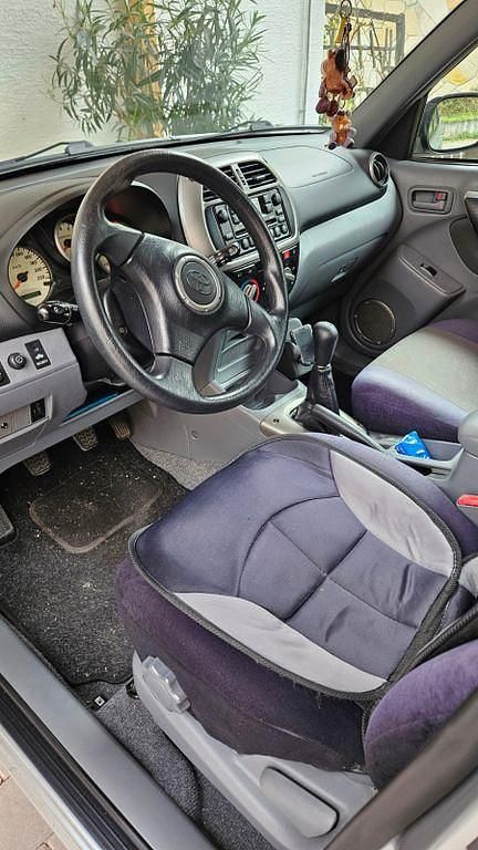 Silber Gebraucht 2002 Toyota RAV4 SUV | 3.000 € (Superpreis) - Bild 1/4