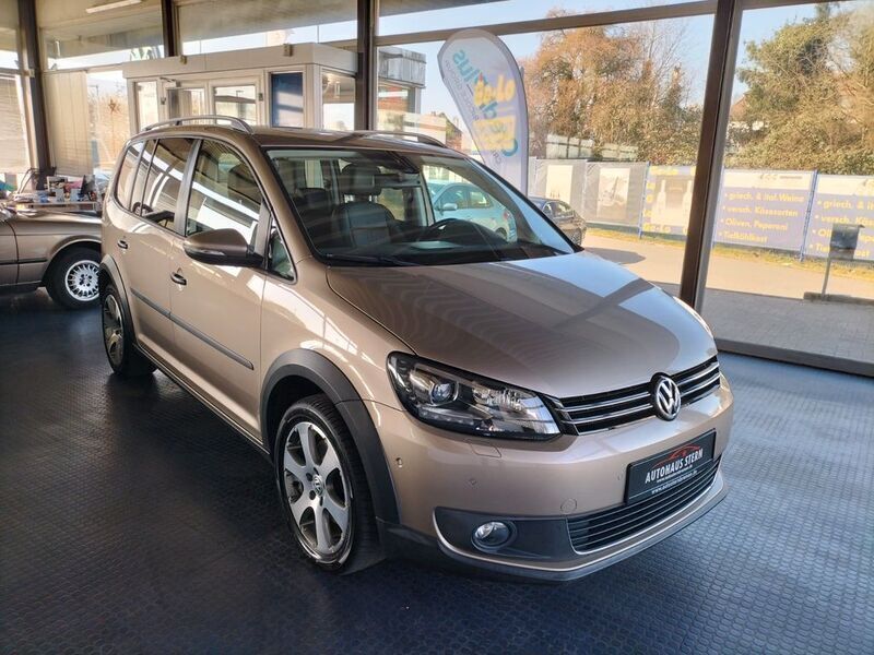 Beige Gebraucht 2013 VW Touran Cross Design Van / Kleinbus | 17.300 € (Teuer) - Bild 1/4