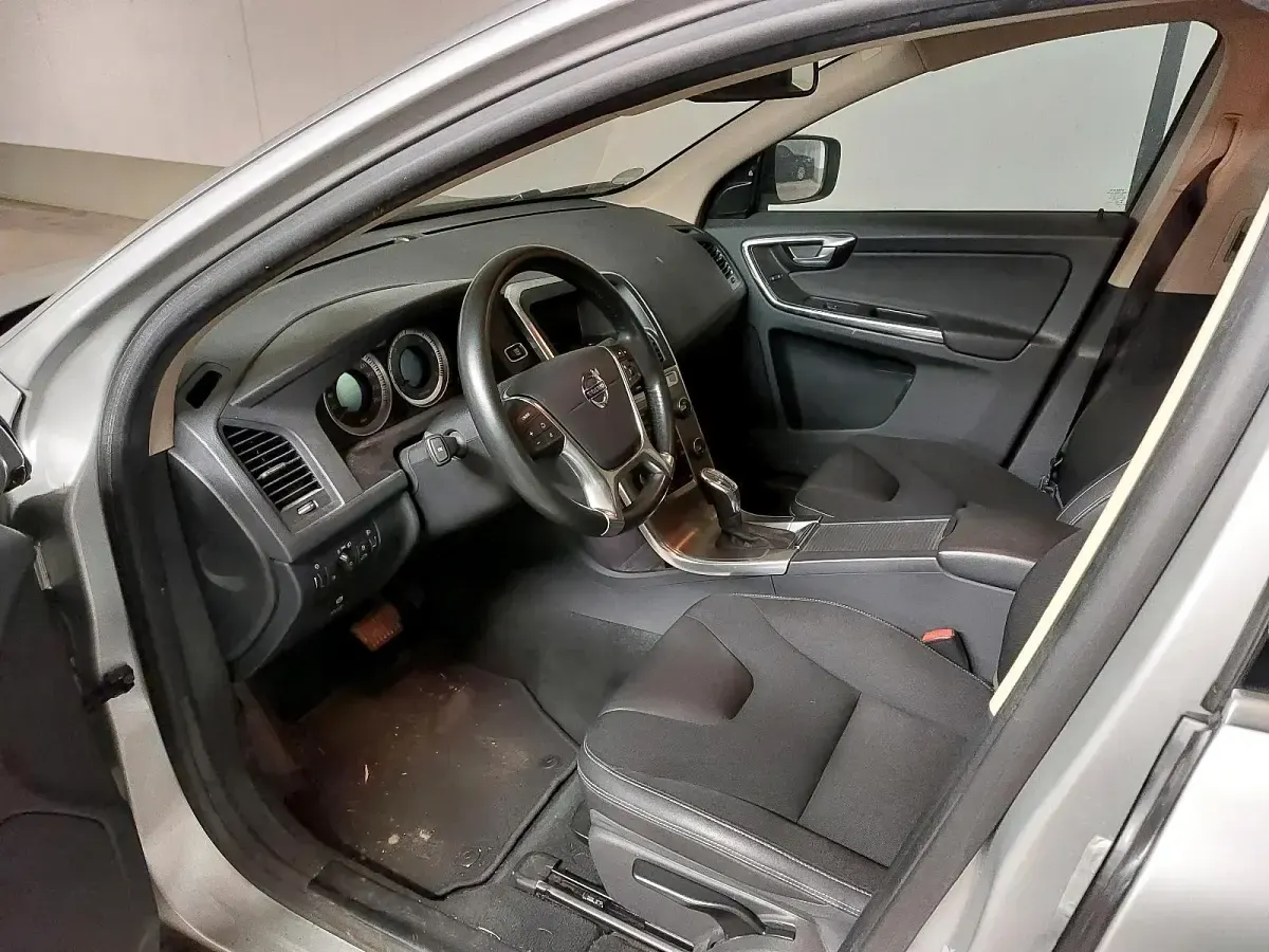 Używany Volvo XC60 163 KM (119 kW) 2013 Szary SUV