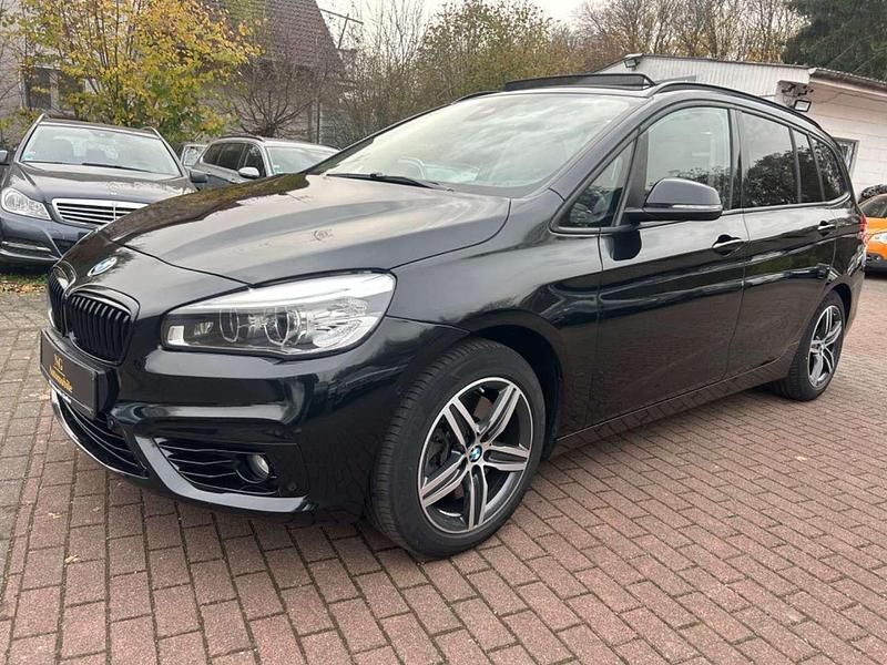 Gebraucht BMW 220 Sport Line 192 PS (141 kW) 2017 Saphirschwarz Kombi