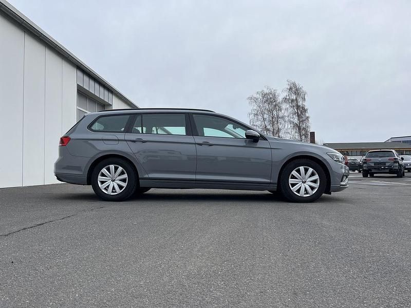 Gebraucht VW Passat S 150 PS (110 kW) 2022 Grau Kombi