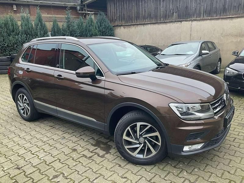 Braun Gebraucht 2017 VW Tiguan SUV | 18.790 € (Superpreis) - Bild 1/4