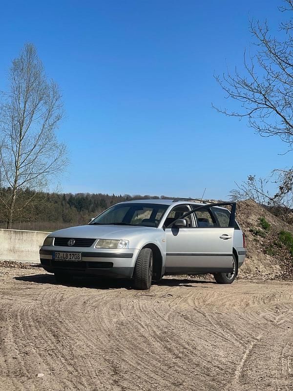 Grau Gebraucht 1999 VW Passat Kombi | 350 € (Superpreis) - Bild 1/4