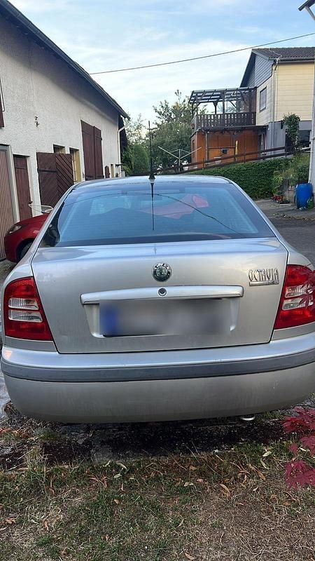Silber Gebraucht 2005 Skoda Octavia Limousine | 1.000 € (Superpreis) - Bild 1/4